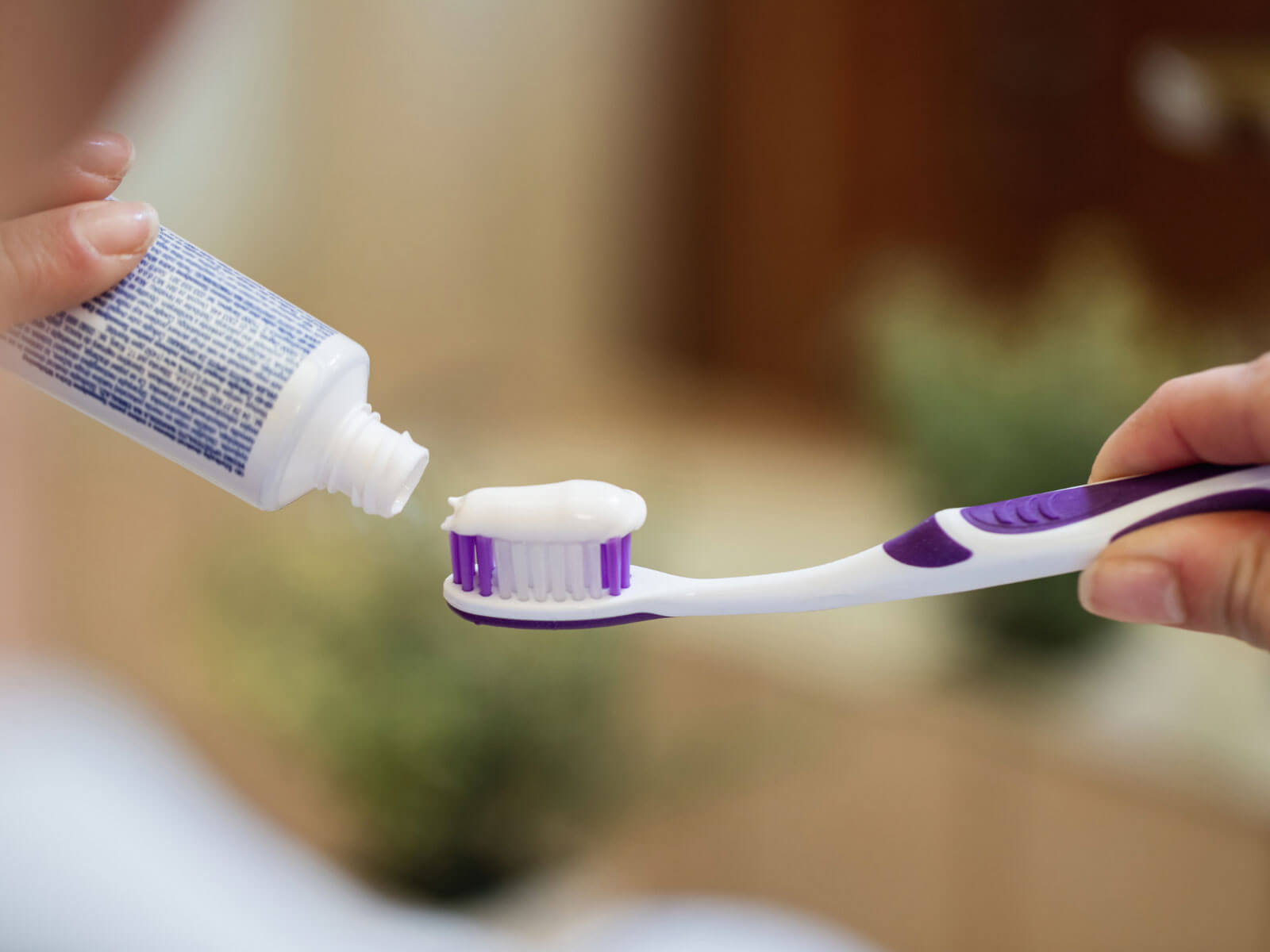 How to Choose the Right Toothbrush and Toothpaste: Bristle Type, Electric vs Manual, Fluoride & ADA Seal